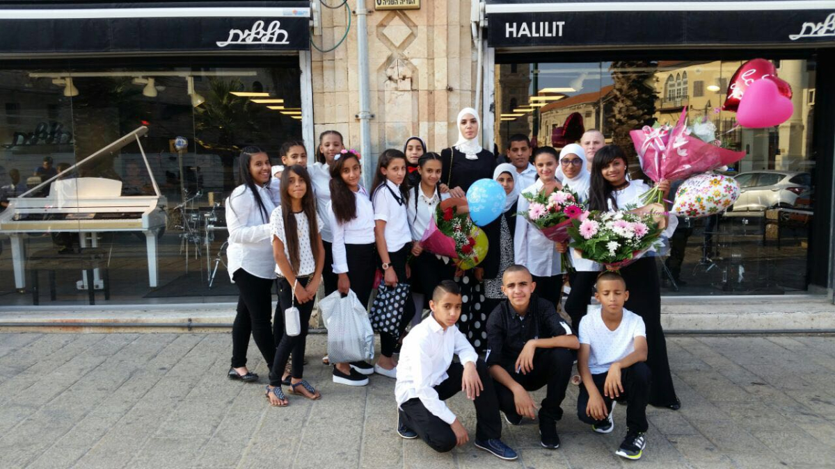 بالصور: مدرسة الهدى الابتدائية في الرملة تحتفل بطلابها الخريجين 